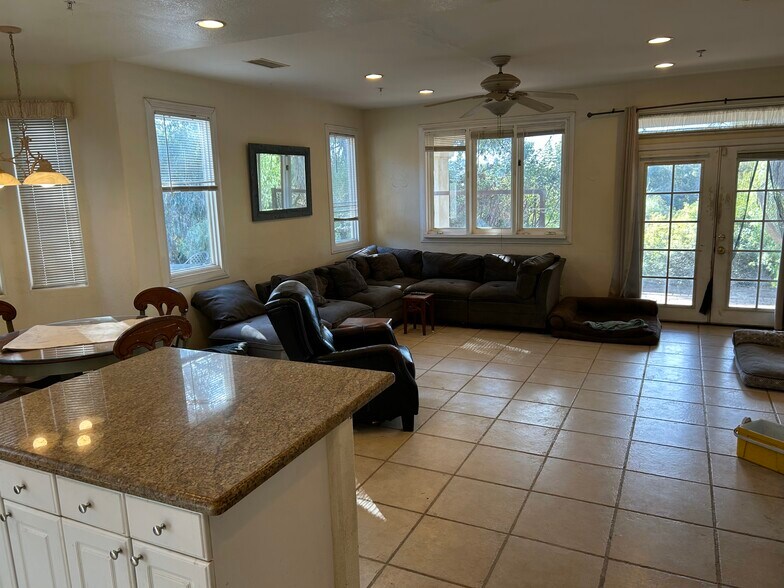 Building Photo - 10915 Sunray Pl