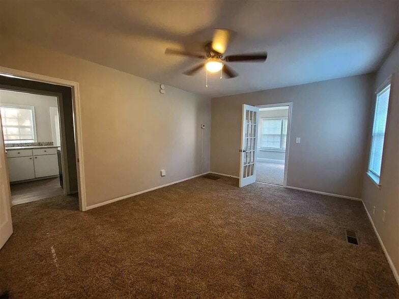 Building Photo - 406 Chamlee Dr