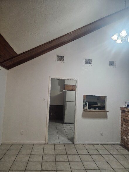 Building Photo - 4011 Alshire Dr