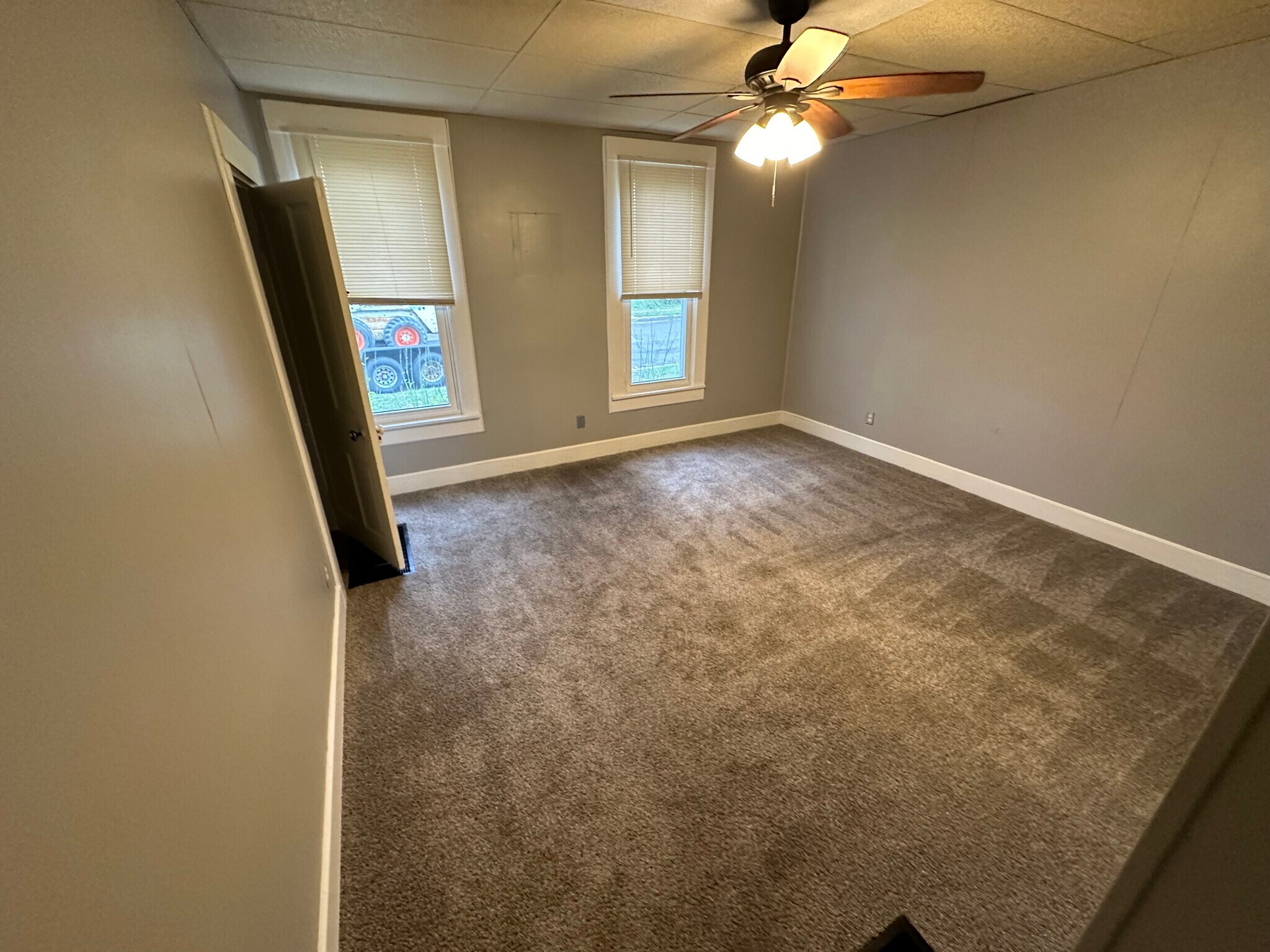 Master bedroom with two closets - 1508 Forest Ave
