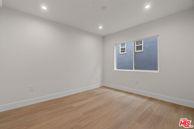 Building Photo - 420 S Sepulveda Blvd