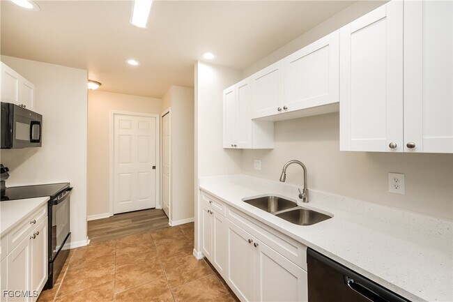 Building Photo - 3704 6th St SW