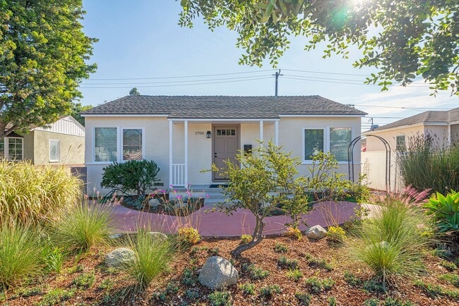 Primary Photo - Charming Manhattan Beach Home Rental!