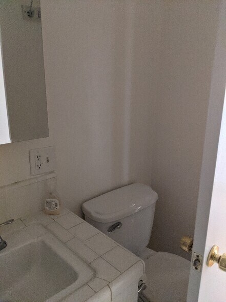 Building Photo - 6650 Beck Ave