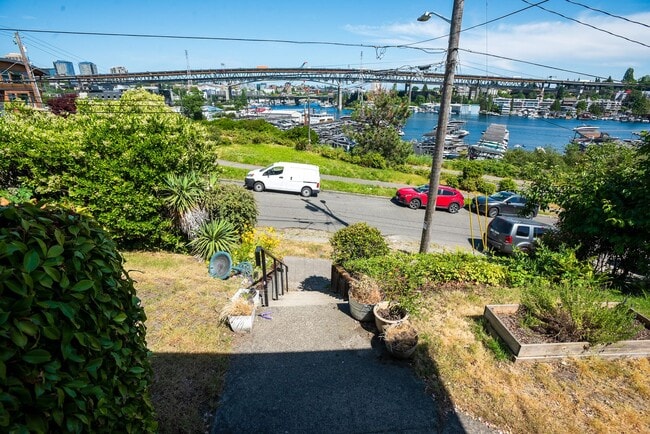 Building Photo - Old World Charm with Views of Lake Union!