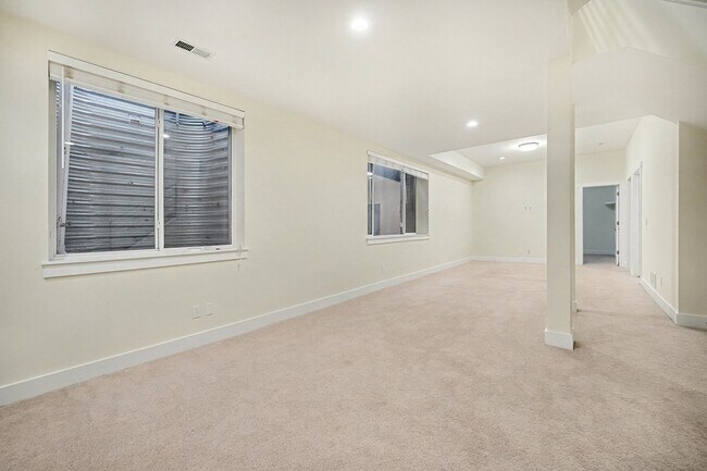 Building Photo - Gorgeous 3 bed 3.5 bath Home Available in Platt Park!