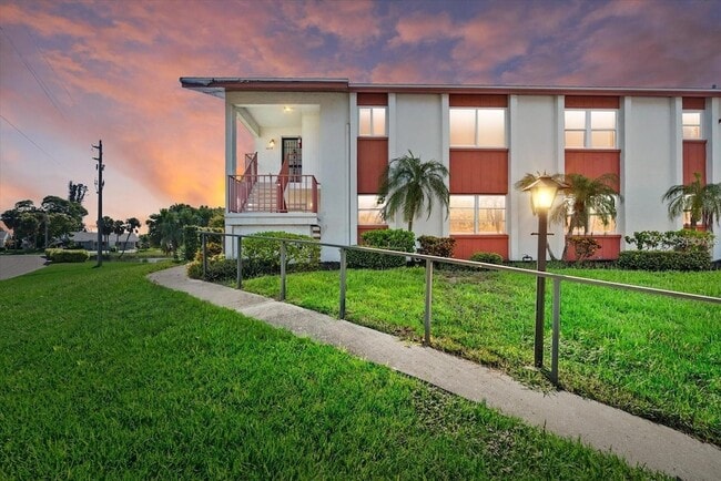 Building Photo - 4852 Independence Dr