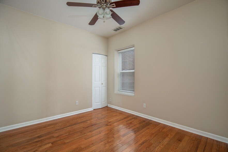 Building Photo - 6025 Kingsbury Ave