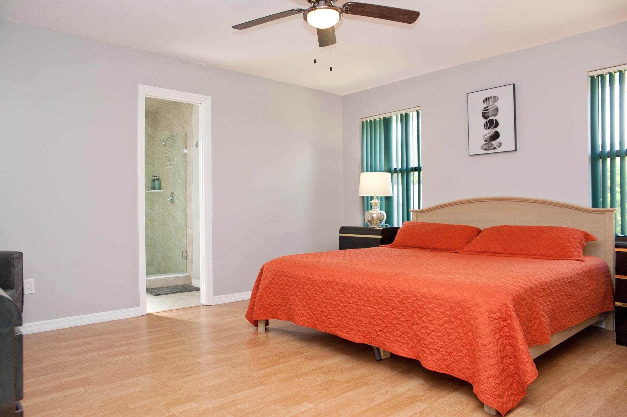 Building Photo - 722 SE Thanksgiving Ave