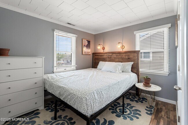 Building Photo - 167 4th Ave