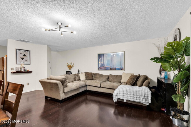 Building Photo - 29 Shore Dr