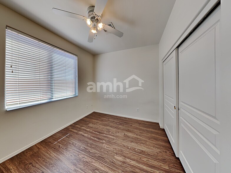 Building Photo - 9428 W Riverside Ave