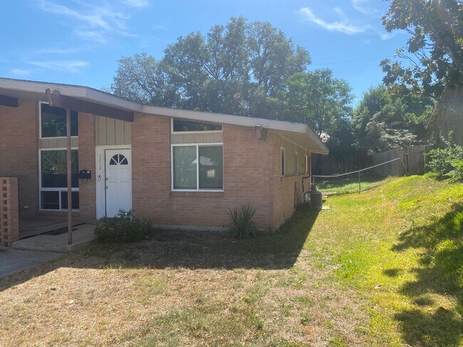 Building Photo - 3216 Urban Crest Dr