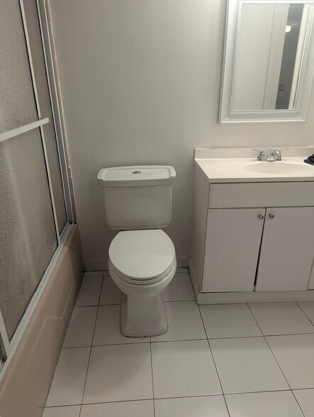 Building Photo - 20400 NW 7th Ave