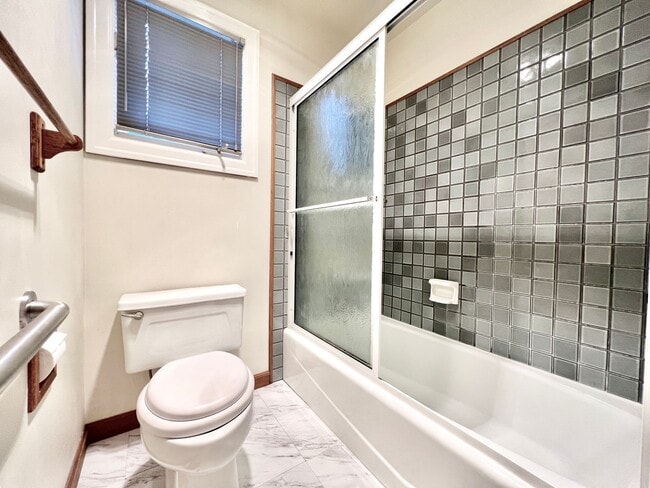 Building Photo - 13906 205th Ave NE