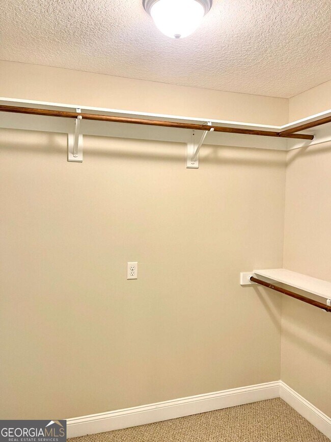 Building Photo - 17 Fox Path