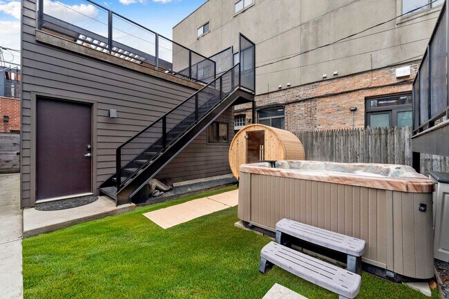 Building Photo - 1307 N Bell Ave
