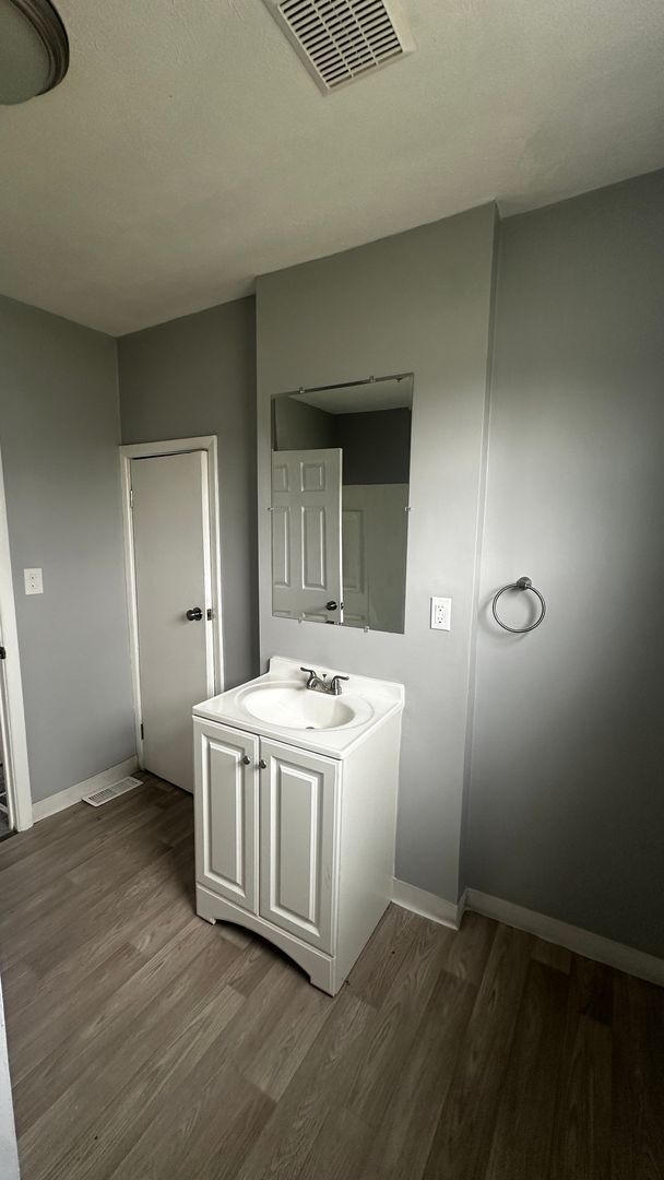 Building Photo - 3 Bedroom Home