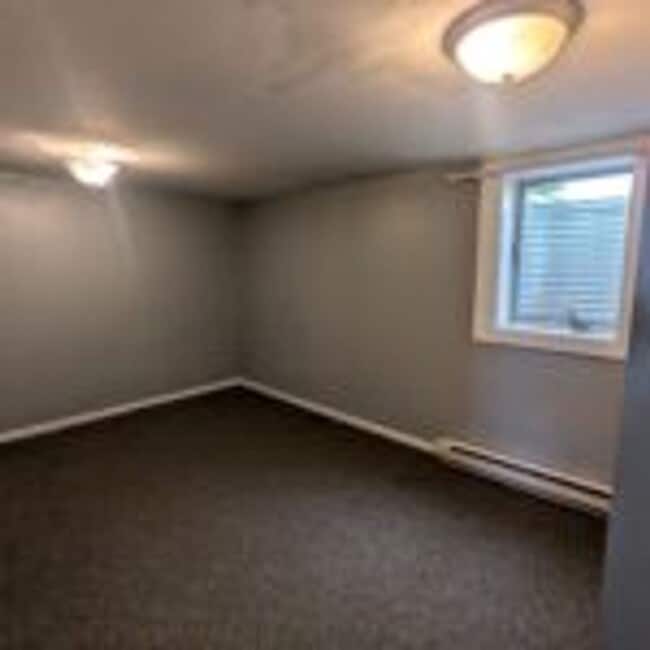 Building Photo - 1307 N 20th Ave E