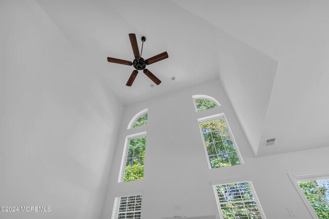 Building Photo - 2 Charles Ct