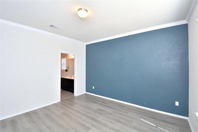 Building Photo - 113 Thrasher Cv