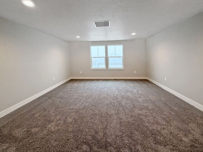 Building Photo - New 3-Bedroom Nampa Home with Quartz Counters, Walk-In Pantry & Dog-Friendly Policy