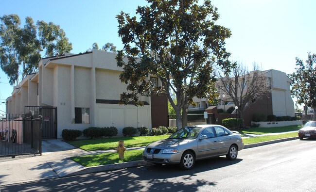 Building Photo - Denny Place & Willow Wood Apartments