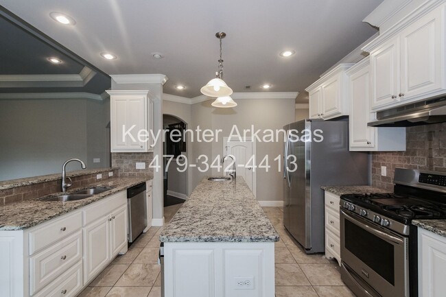Building Photo - 3805 SW Gemstone Blvd