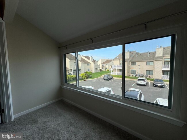 Building Photo - 1405 Roberts Way