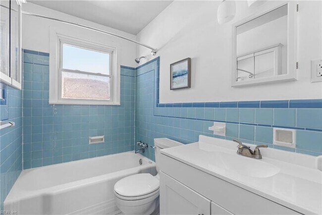 Building Photo - 1200 Little Bay Ave