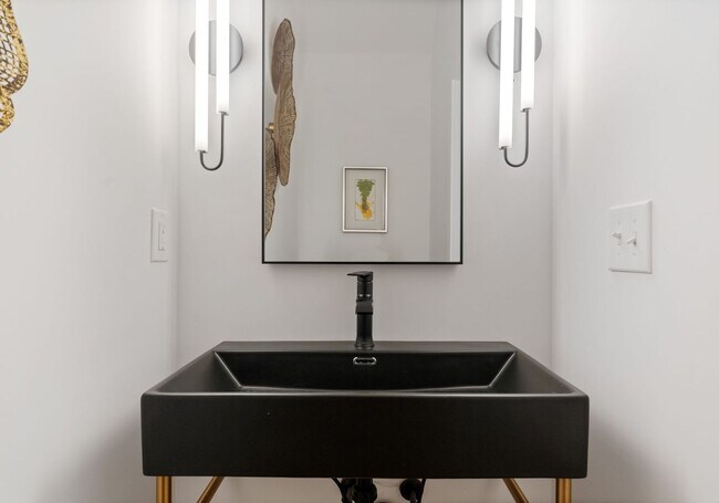 Building Photo - 2008 St John St