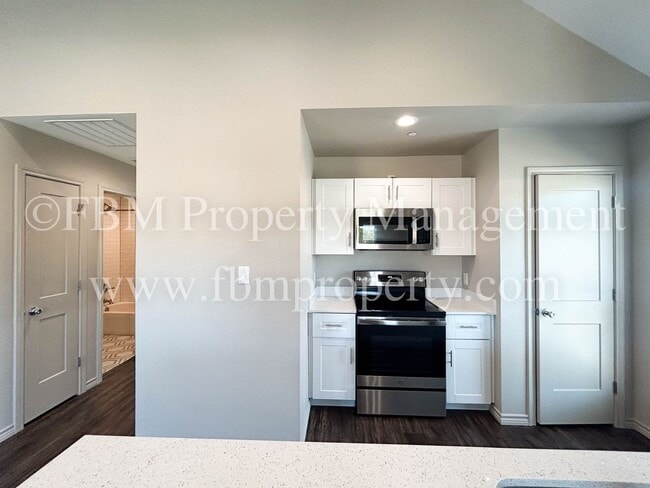 Building Photo - Hidden Creek, Unit 522 - Gorgeous 2 Bedroom, 2 Bathroom Townhome in Ennis, TX!