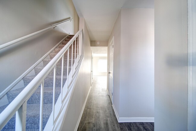 Building Photo - Beautifully Renovated 2 Bedroom Townhomes ...