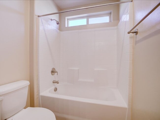 Building Photo - 3 Bedroom 2.5 Bath   $200.00 OFF FIRST FULL MONTHS RENT
