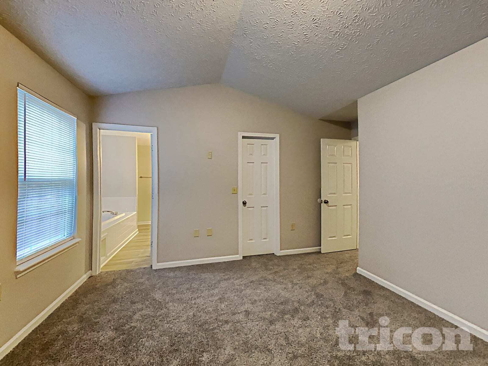 Building Photo - 910 Claiborne Ln