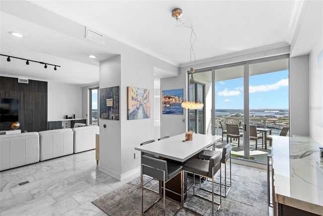 Building Photo - 449 S 12th St