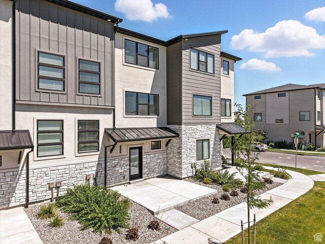 Building Photo - 461 S 900 W