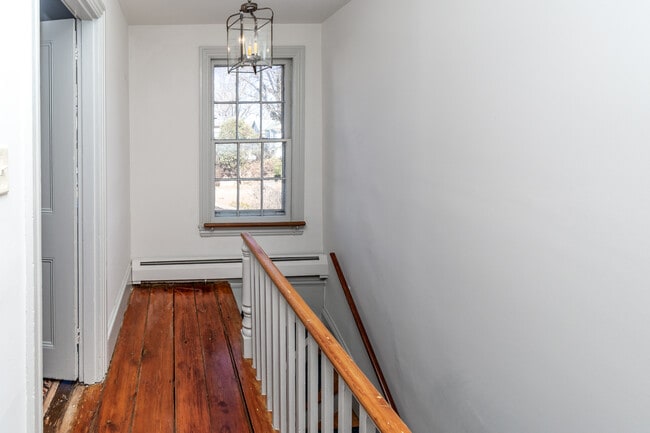 Building Photo - 34 Buttonwood St