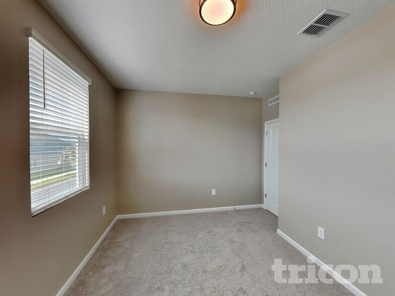 Building Photo - 728 Squire Ave