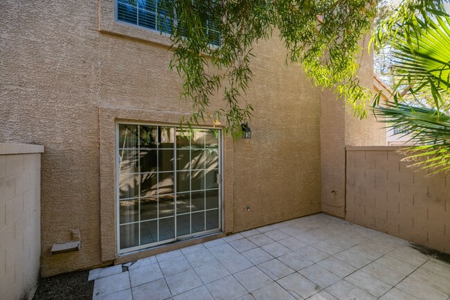 Building Photo - Stunning Townhouse in Prime Green Valley L...