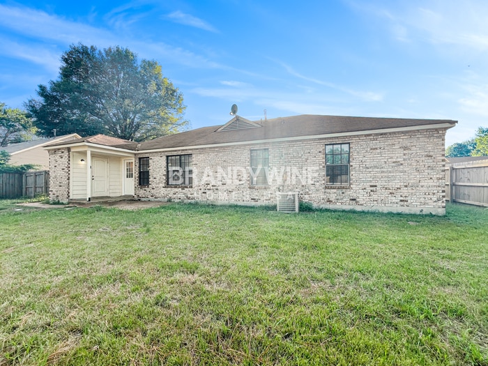 Building Photo - 4580 Chelwood Dr