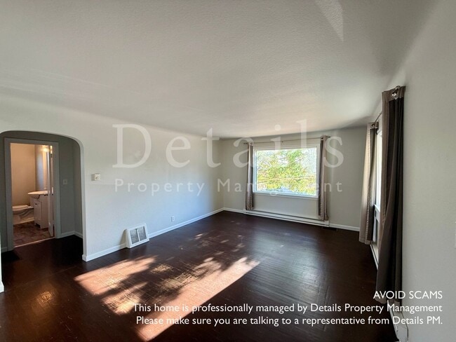 Building Photo - 5 Bedroom 2 Story With Basement!