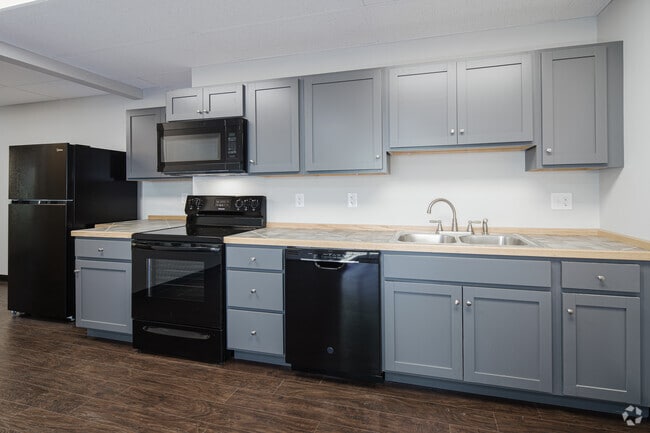 2BR, 1BA - 900 SF - Sunrise Apartments at Melrose