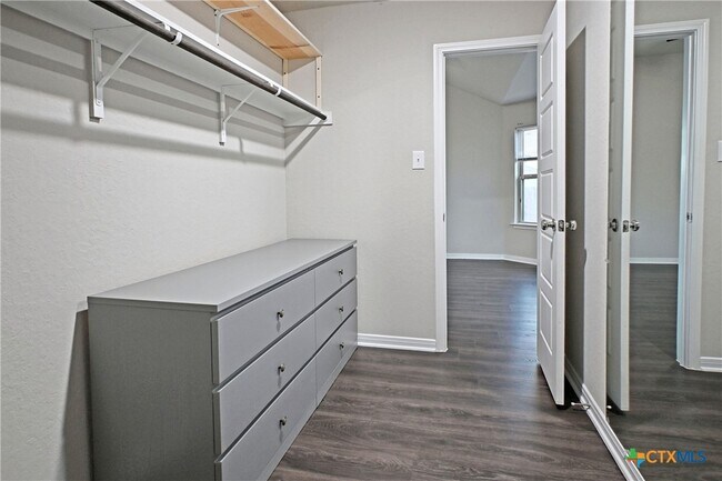 Building Photo - 2973 Greenbriar Rd