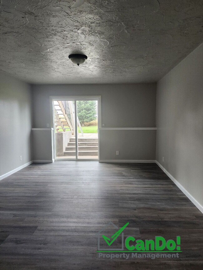 Building Photo - Newly remodeled 2 bedroom, 1 bathroom apartment in Blackfoot with Fiber Internet- Available in Oc...