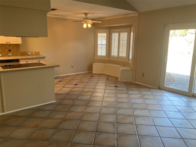 Building Photo - 9250 Rockhurst Dr