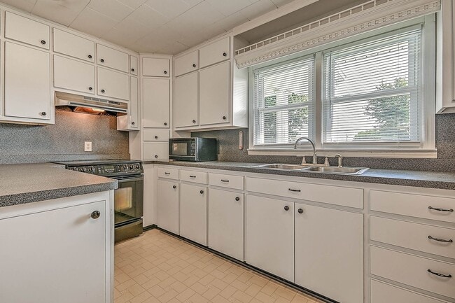 Building Photo - 135 Hixon Cir