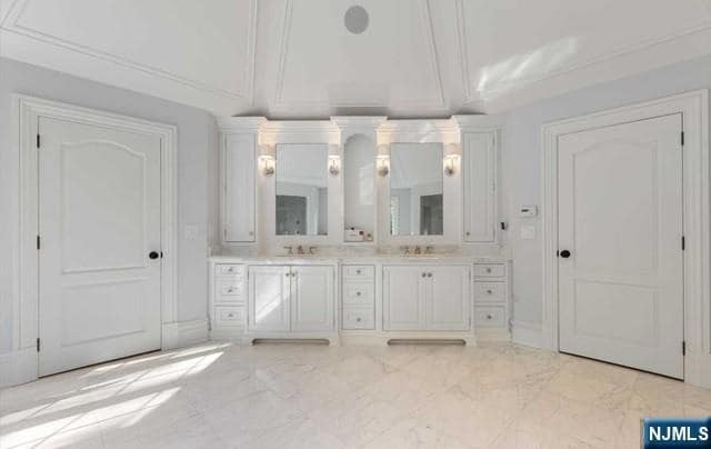 Building Photo - 51 Chestnut Ridge Rd