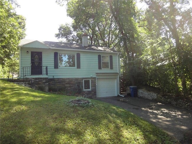 Building Photo - 2336 Ives Ln N