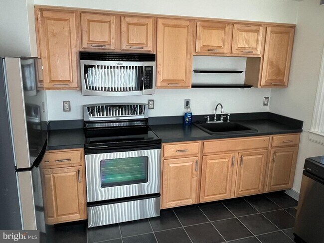 Building Photo - 509 Larkspur St